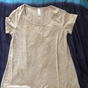 🌸 Lularoe classic tee